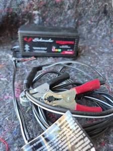 lot 14 image: Schumacher Automatic Battery Charger Maintainer 6V12V 1.5A with Cables - Powers On