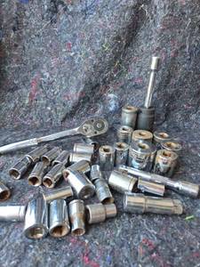 lot 29 image: Lot of 12 Crescent Ratchet and Miscellaneous 12 Sockets