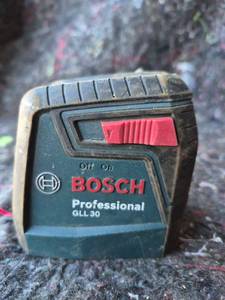 lot 33 image: Bosch Professional GLL 30 Self-Leveling Line Laser Level