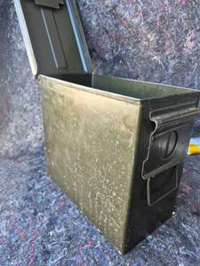 lot 47 image: Metal Ammunition Ammo Can Box with Hinged Lid and Handle