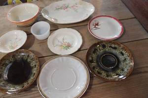 lot 5513 image: Vintage Dishes