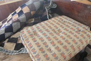 lot 5522 image: Vtg. Twin Sized Cutter Quilt & More