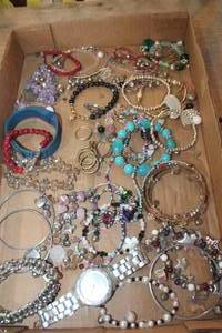 lot 5529 image: Flat of Misc. Jewelry