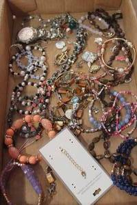 lot 5530 image: Flat of Misc. Jewelry