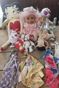 lot 5538 image: Troll Doll, TY Beanie Babies and More