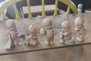 lot 5555 image: 1991 Enesco Figurines