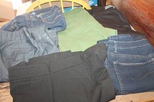 lot 5573 image: Ladies Old Navy Size 16 Jeans & Other Size 14