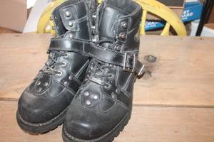 lot 5575 image: Milwaukee Size 9 Boots