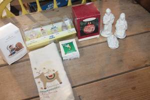 lot 5582 image: Hallmark Ornaments and More