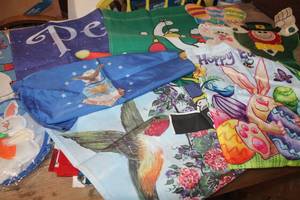 lot 5590 image: Various Sized Yard Flags