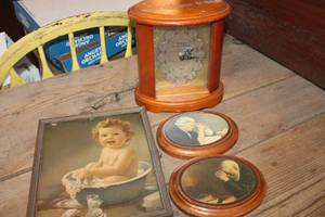 lot 5594 image: Vintage Pictures and Clock untested