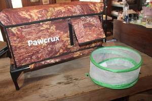 lot 5600 image: Enclosed Cat Bed and More