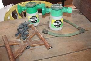 lot 5617 image: Miracle Gro Lawn Feeders and More