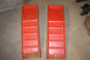 lot 5622 image: Metal Car Ramps
