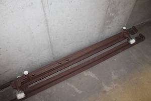lot 5623 image: Queen Sized Metal Bed Frame