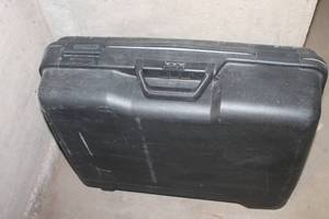 lot 5627 image: Superior Hard Case Suitcase
