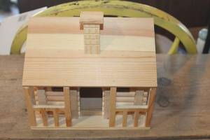 lot 5636 image: Wood Dcor Cabin