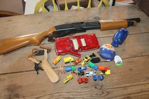 lot 5638 image: Toy Gun and More