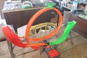 lot 5640 image: Hot Wheels Track
