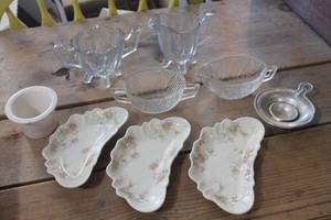 lot 5641 image: Vtg. Creamer, Sugar Bowl and More