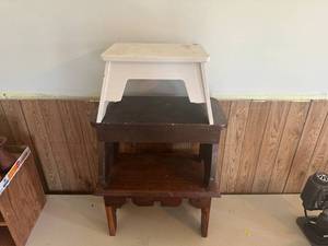 lot 5 image: 3 wooden step stools&nbsp