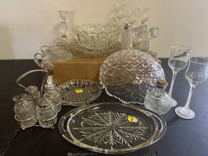 lot 8 image: Vintage clear glass bowls and more