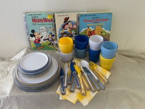 lot 67 image: 6 Golden Books and Picnic Dishes