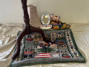 lot 72 image: Wooden easel, lampshade and decor