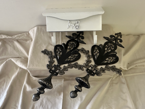 lot 80 image: Metal wall accents and vintage mailbox