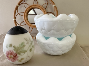 lot 81 image: Indiana Glass Duette Milk Glass Bowls