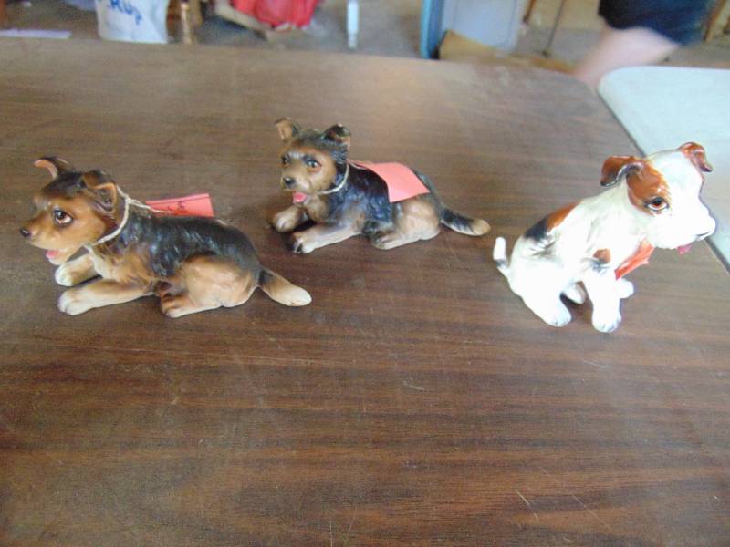 lot 3128 image: 3 Dog Figurines