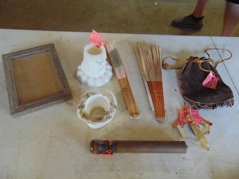 lot 3141 image: Assortment of Decor