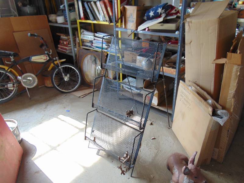 lot 3167 image: Collapsible Metal Rack