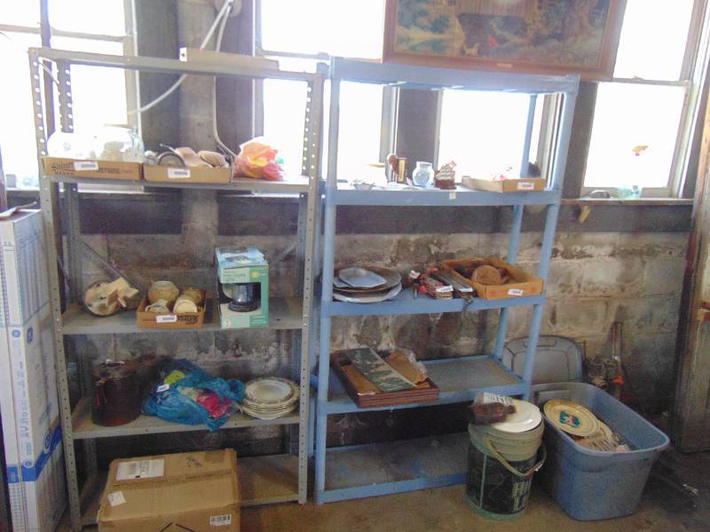 lot 3174 image: Contents of Shelving units - tub and 5 gallon bucket with Items