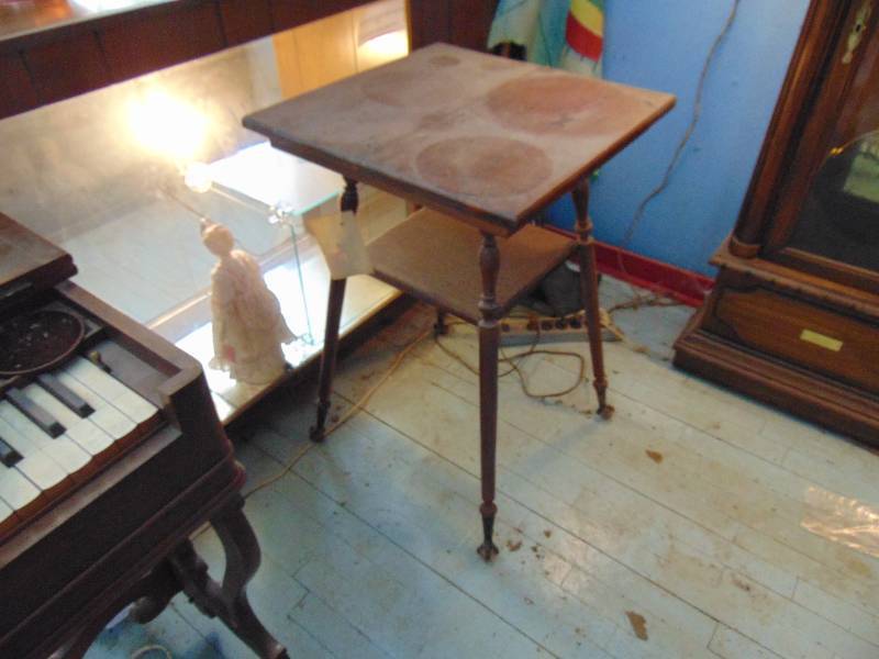 lot 3185 image: Parlor Table - Claw Feet