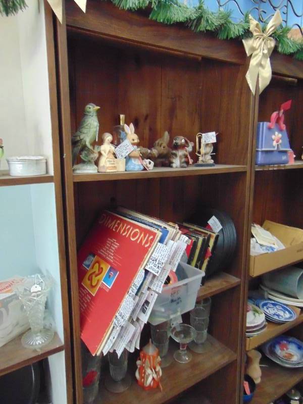 lot 3195 image: Contents of Shelving unit- Records