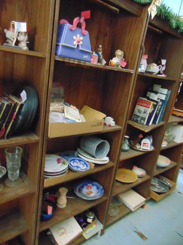 lot 3196 image: Contents of Shelving Unit Barbie