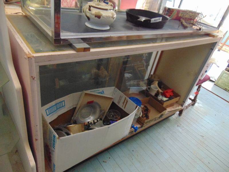 lot 3200 image: Contents of Base of Display case
