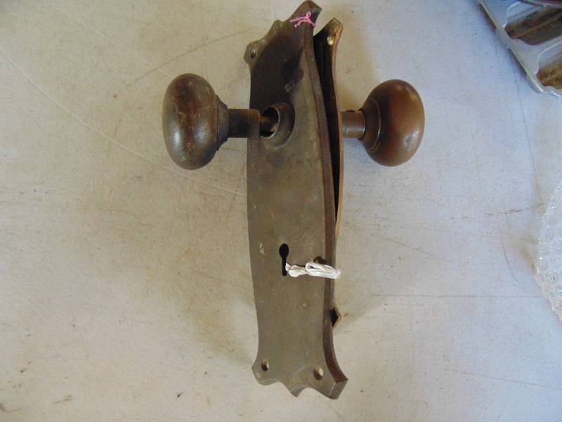 lot 3126 image: Vintage Door Knobs