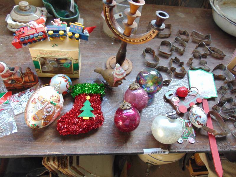 lot 3111 image: Cookie Cutters - Decor and More