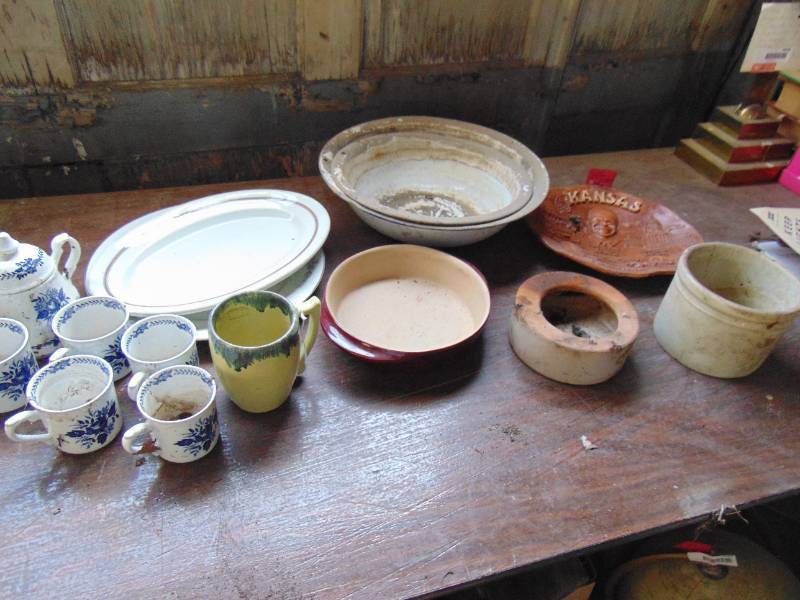 lot 3112 image: Pampered Chef - Stoneware Mugs and more