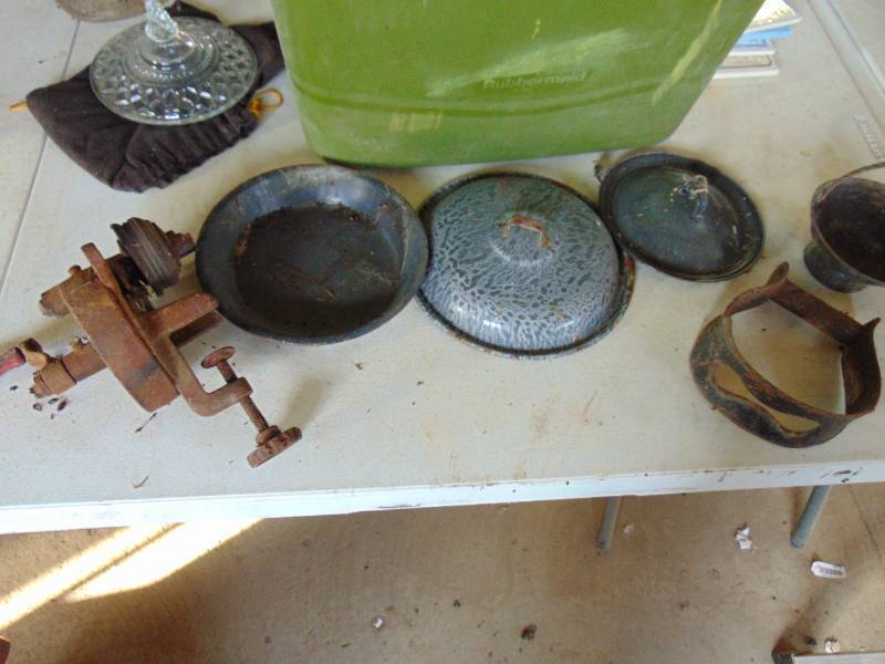 lot 3115 image: Enamelware Pieces and more