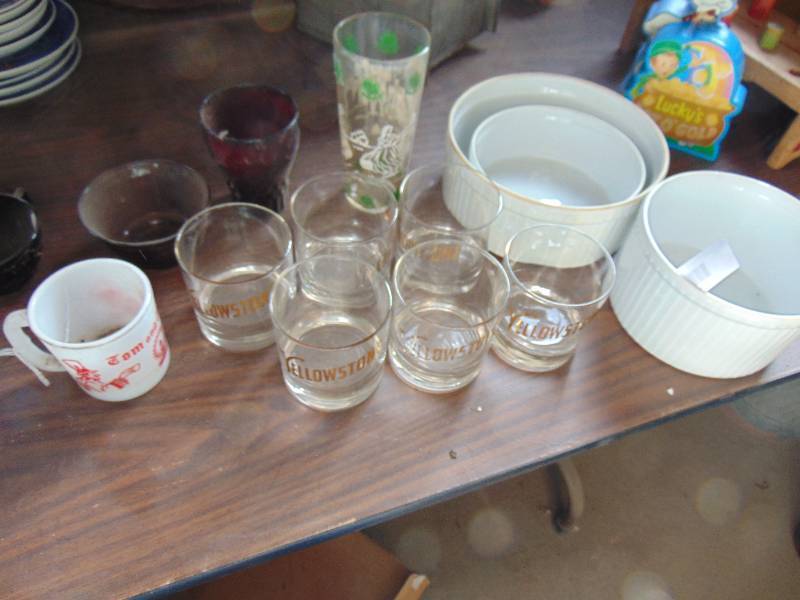 lot 3102 image: Tom and Jerry Cup - MCM Tumblers and more