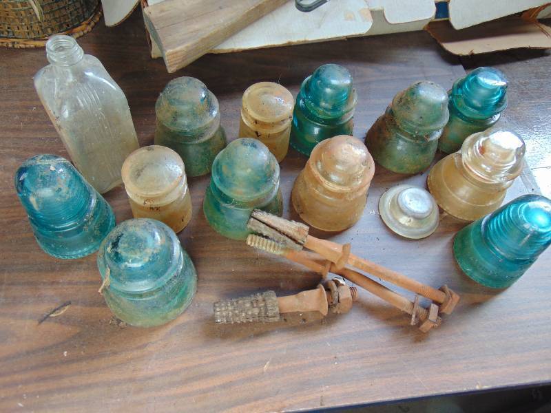 lot 3106 image: Large Selection of Insulators