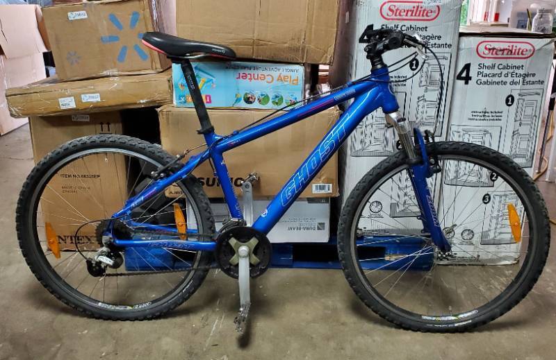 lot 39721 image: Ghost SE 1200, Hardtail Mountain Bike. Pedals Rotate but Rear Wheel Does Not. TIRES Flat, Special Pump Needed. - Retail $300