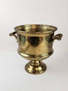 lot 109 image: Vintage Brass Planter