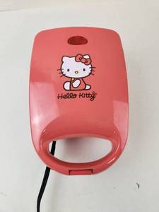 lot 122 image: Hello Kitty Cake Pop Maker 520W 120V CPM-KIT-HK2-HOB