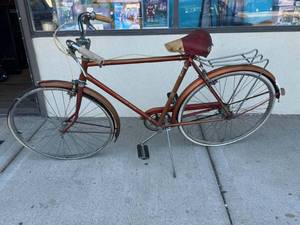 lot 139 image: Vintage 1960s Western Flyer Bicycle with Rear Luggage Rack