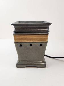 lot 207 image: Scentsy Plug-In Wax Warmer
