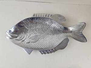 lot 228 image: Vintage Aluminum Fish Shaped Serving Tray